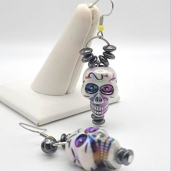 Handcrafted Skull Hematite Beaded Dangle Fashion Earrings - Picture 10 of 11